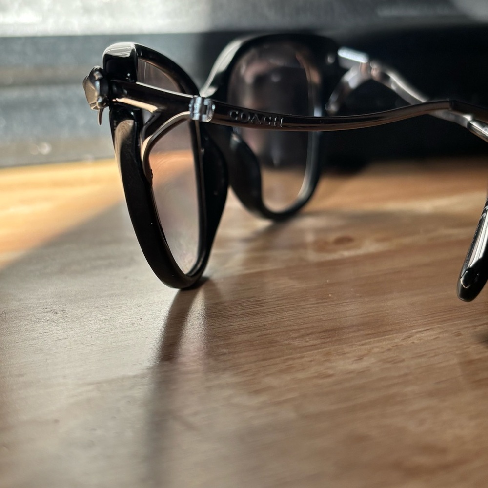 Coach Woman’s Black Tea Rose Sunglasses. Cat Eye Shape - Picture 11 of 14